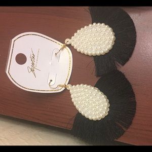 Long black pearl earings